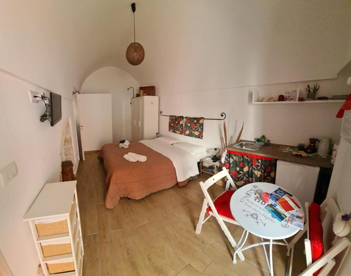 Monolocale Piano Terra Casa Viola- Loc Breve Apartment โปลีญาโนอามาเร ภายนอก รูปภาพ