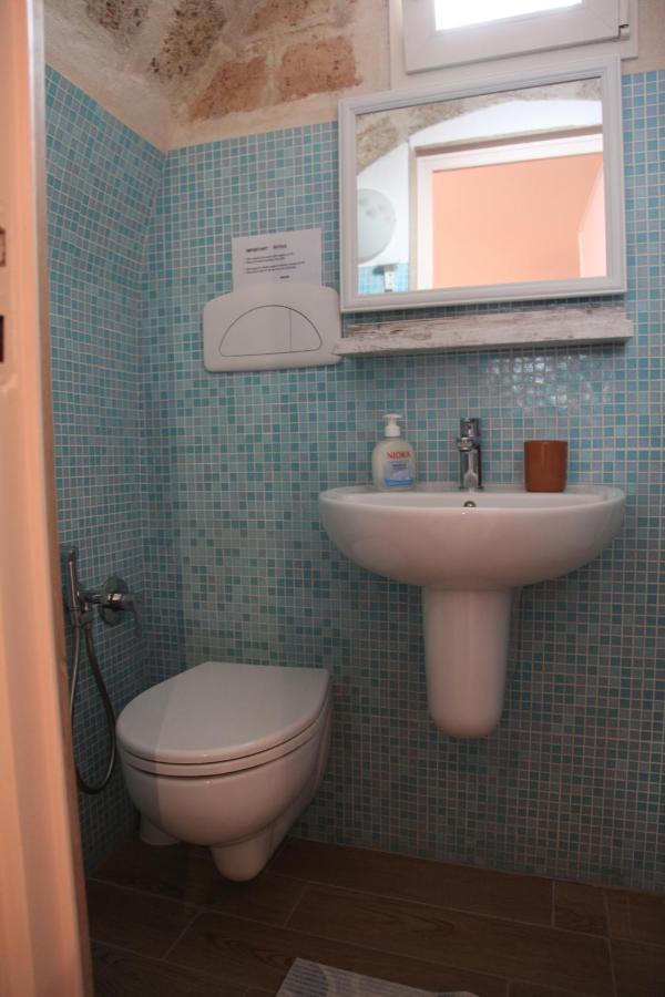 Monolocale Piano Terra Casa Viola- Loc Breve Apartment โปลีญาโนอามาเร ภายนอก รูปภาพ